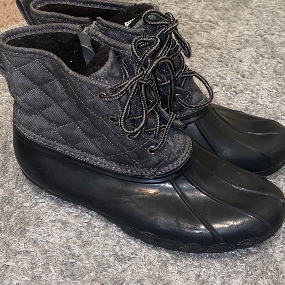 Stylish Black Quilted Women's duck boots